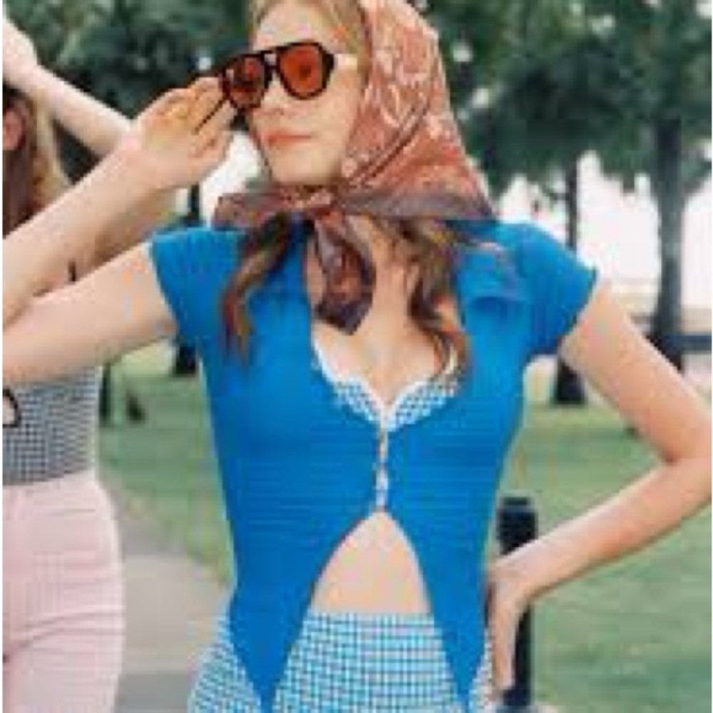 CLAUDIA'S FOREVER TOP